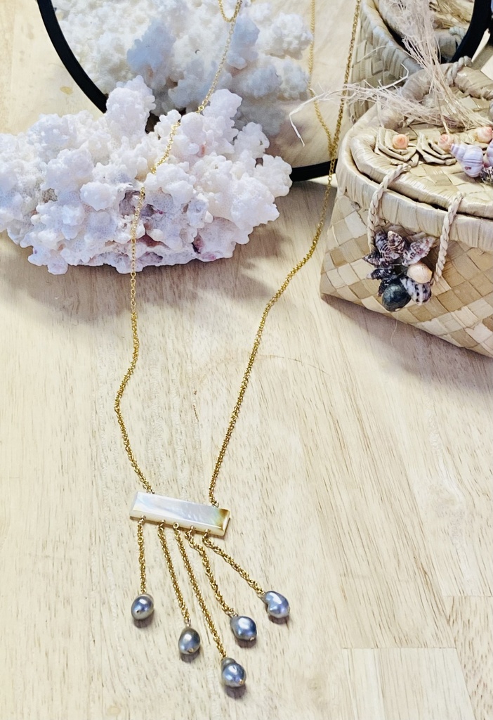 COLLIER HANIVAI