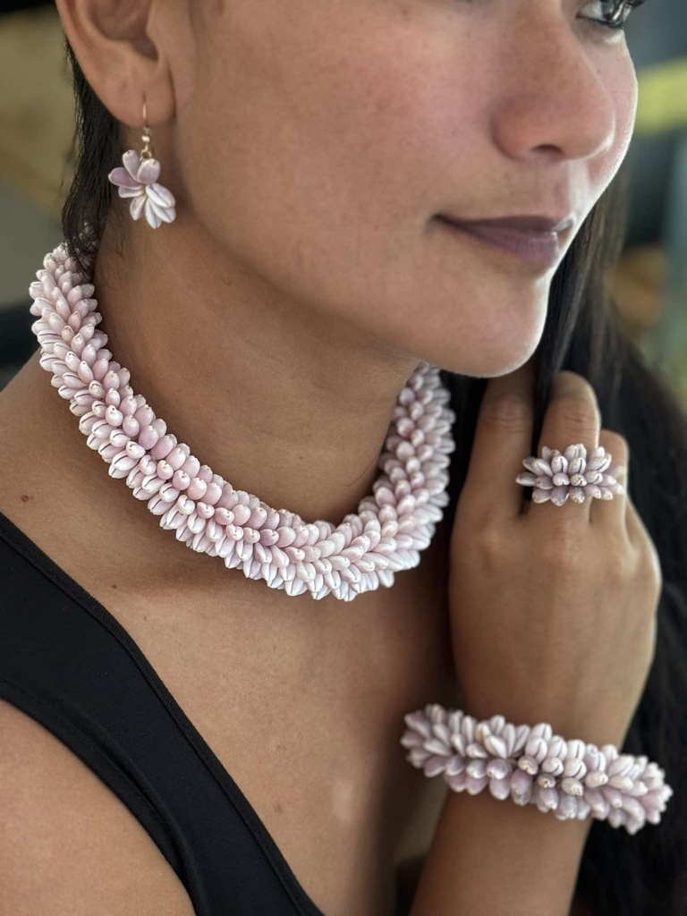 COLLIER PUPU