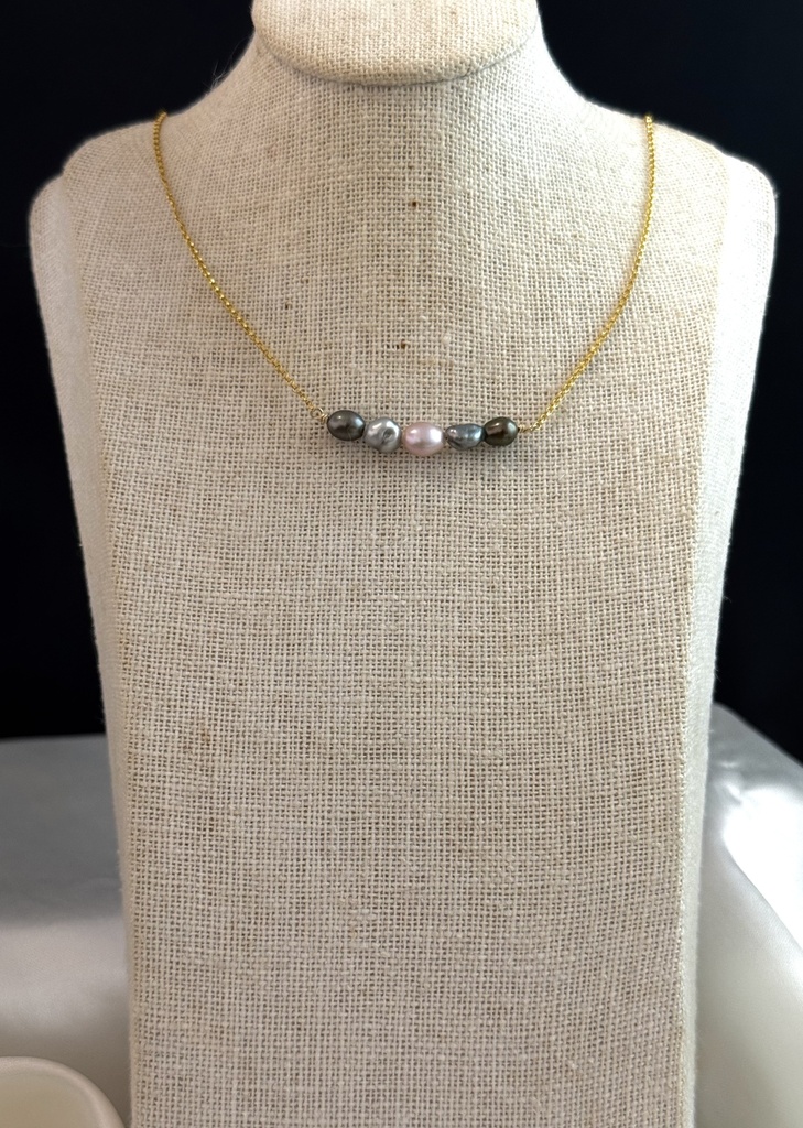 COLLIER VERA
