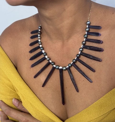 COLLIER TARA POE